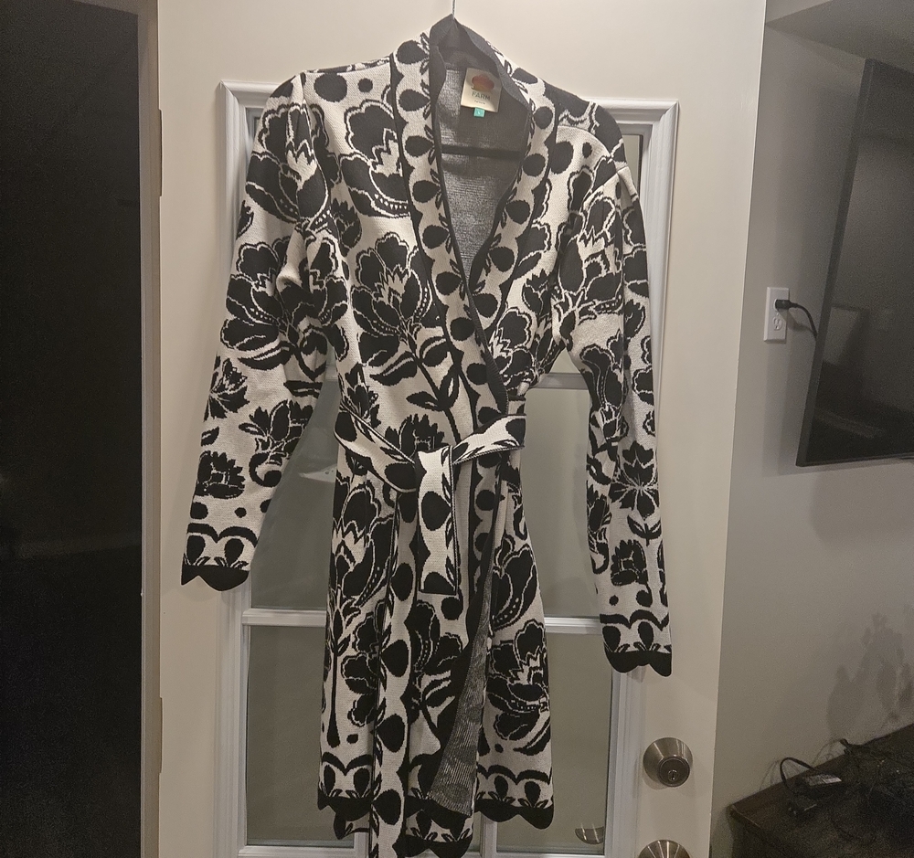 FARM Rio Black and White Floral Knit Robe with Belt
